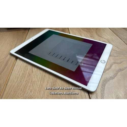 2251 - I-CLOUD UNLOCKED: APPLE IPAD AIR 3 / A2152 / 256GB / SILVER / SERIAL NO. DMPYDEYTLMPM  / H68