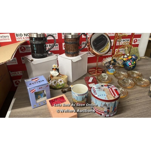 1004 - BOX OF HOMEWEAR AND DECORATIONS  / E16