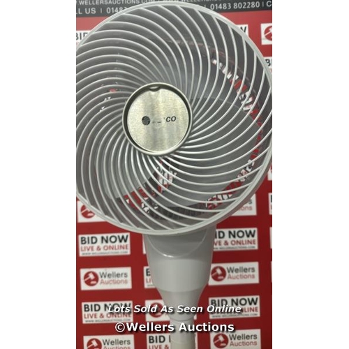 1124 - MEACO PEDESTAL CIRCULATOR FAN / POWERS UP / SIGNS OF USE / P8