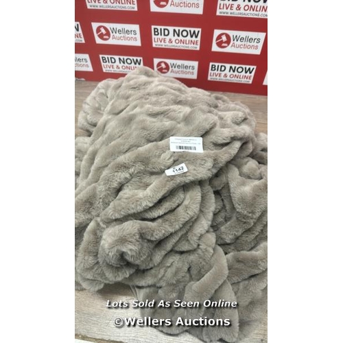 1142 - BERKSHIRE TEXTURED FAUX FUR THROW - 152 X 177 CM / MINIMAL SIGNS OF USE