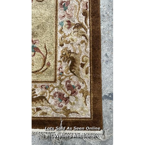 98 - Oriental style floral rug, 186 x 122cm