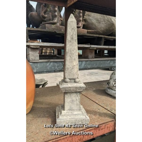 10 - m0123 Reconstituted stone aged small obelisk, H: 39cm x W: 12cm