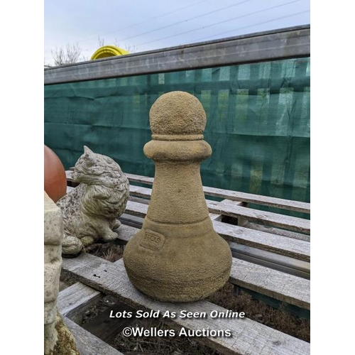 107 - m0029 Reconstituted stone pawn, H:40cm x W:25cm, �50