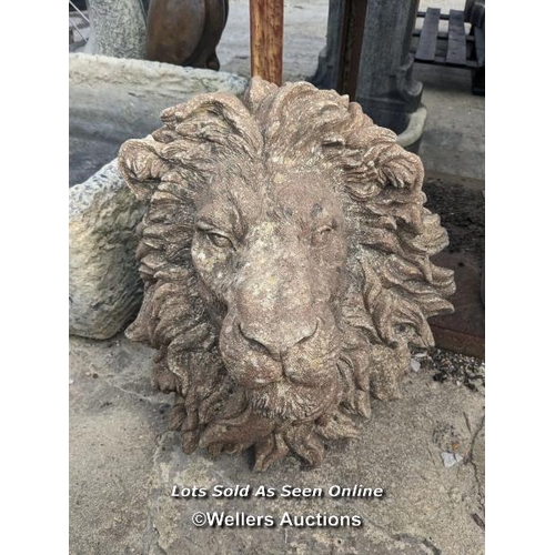 29 - a0123 Large reconstituted stone lion head, H: 49cm x W: 40cm