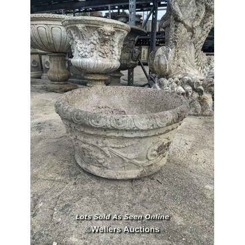 35 - p0137 Reconstituted stone god tub, H: 31cm x W: 56cm