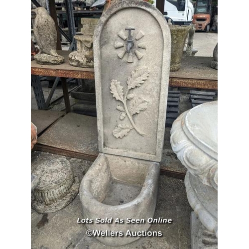 5 - w0076 Reconstituted stone acorn fountain, H: 95cm x W: 35 x D: 40