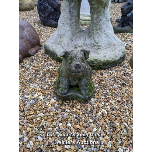 68 - a0095 Small reconstituted stone sitting pig, H: 21cm x W: 17cm x D: 20cm