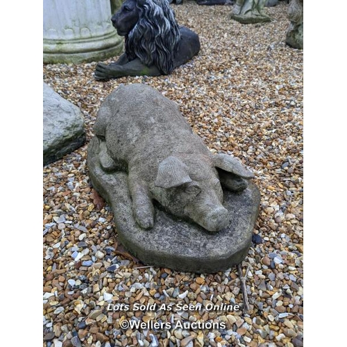 75 - a0094 Reconstituted stone prone pig, H:20 x L:50