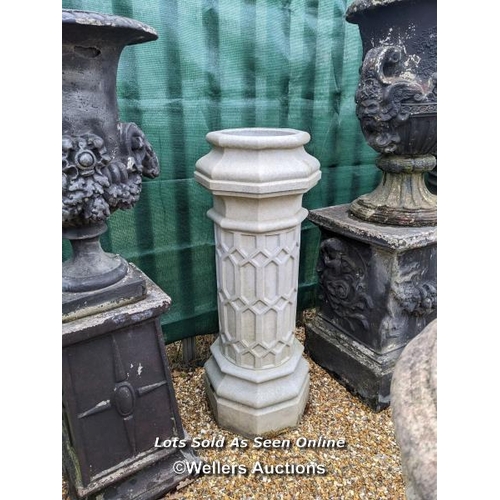 79 - m0087 Resin chimney, H:103cm x W:36cm