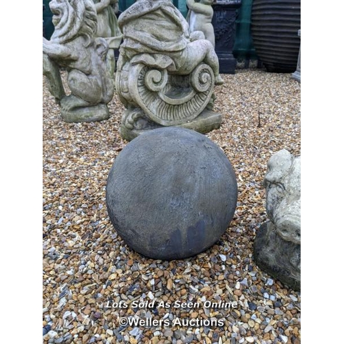 83 - m0076 Medium reconstituted stone recon ball, W: 27cm