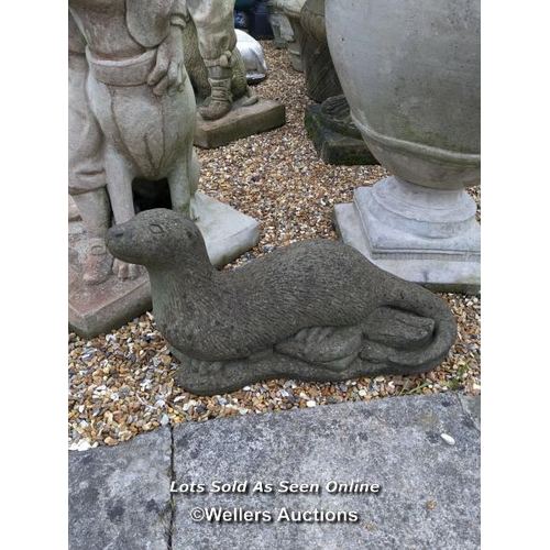 87 - a0071 Large reconstituted stone otter, H:27cm x L:56cm