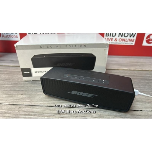 8501 - BOSE SOUNDLINK MINI SE SPEAKER / POWERS UP / MINIMAL SIGNS OF USE