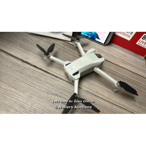 8631 - DJI MINI DRONE WITH DJI REMOTE CONTROL / POWERS UP / SIGNS OF USE / NOT FULLY TESTED