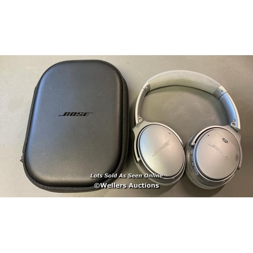 9520 - BOSE QC35 MODEL: 425948  HEADPHONES SILVER  WITH CASE