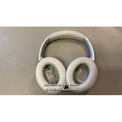 9520 - BOSE QC35 MODEL: 425948  HEADPHONES SILVER  WITH CASE