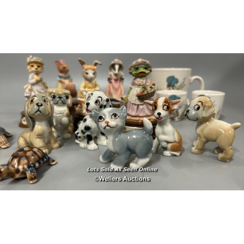 153 - Group of animal figurines including Wade dogs and Tortoise family, Leonardo Collection animals with ... 