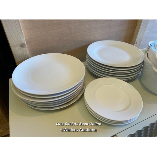 10 - Assorted kitchenware and crockery incl. jigsaw and maxwell williams / Container No: XX02321