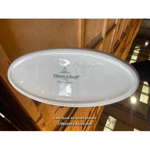 19 - Six circular wall mirrors, lsa glass vase and Villeroy & Boch porcelain vase / Container No: XX02321