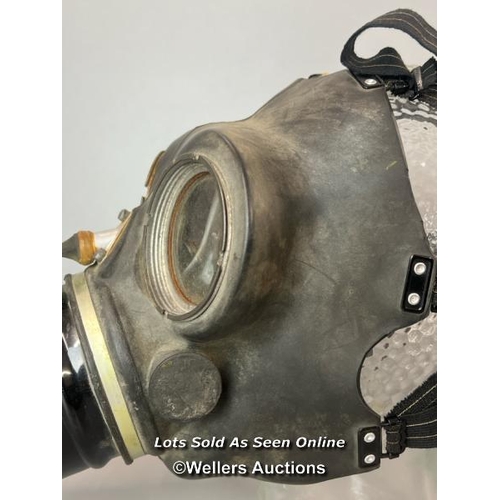 204 - A genuine WW2 S.G&Co 1939-dated British Civilian Duty Respirator (Gas Mask) and drawstring canvas ca... 