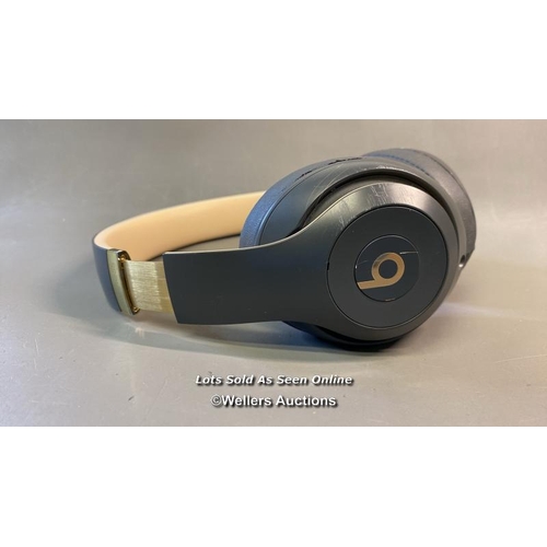 9587 - HEADPHONES  BEATS - FOAM DAMAGED