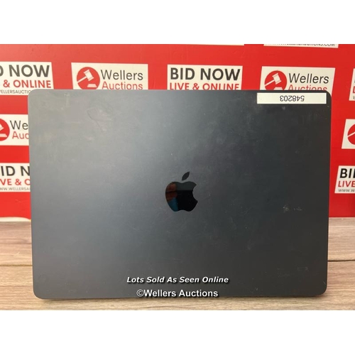 8213 - APPLE MACBOOK AIR 15.3