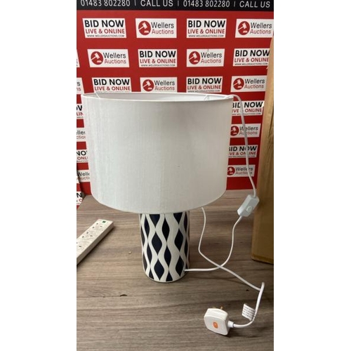 2073 - DAR WEYLIN CERAMIC TABLE LAMP / MINIMAL SIGNS OF USE / BACKDOOR