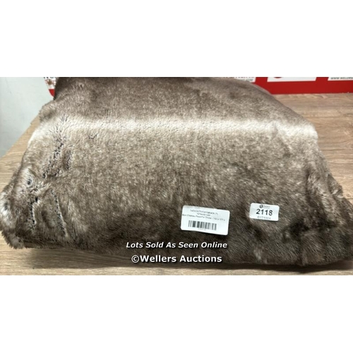 2118 - MON CHATEAU FAUX FUR THROW - 152 X 177 CM / APPEARS NEW OPEN BOX / E19