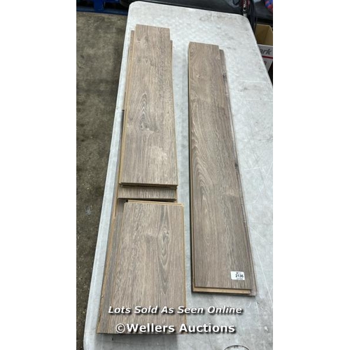 2136 - SELECTION OF WOOD FLOORING / SIGNS OF USE / P2