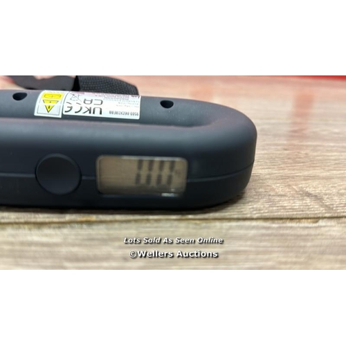 2183 - SALTER DIGITAL LUGGAGE SCALE / POWERS UP / MINIMAL SIGNS OF USE / E22