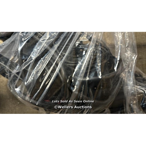 2852 - BAG OF CHARGING CABLES / G