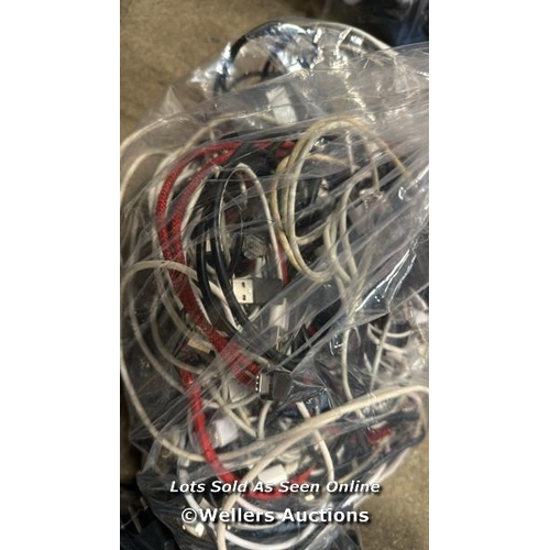 2853 - BAG OF CABLES / G