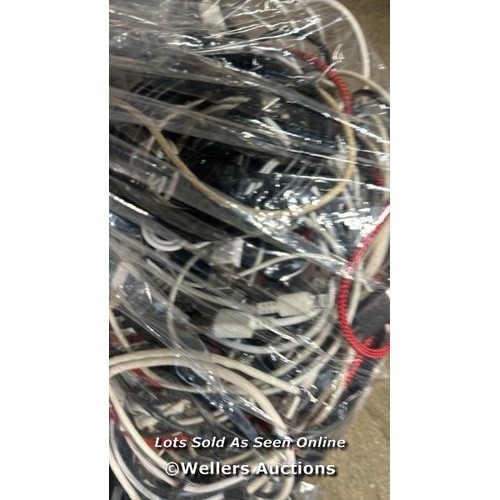 2853 - BAG OF CABLES / G