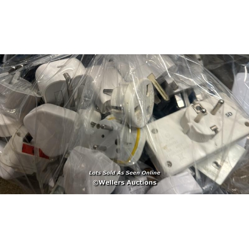 2856 - BAG OF ADAPTERS / G