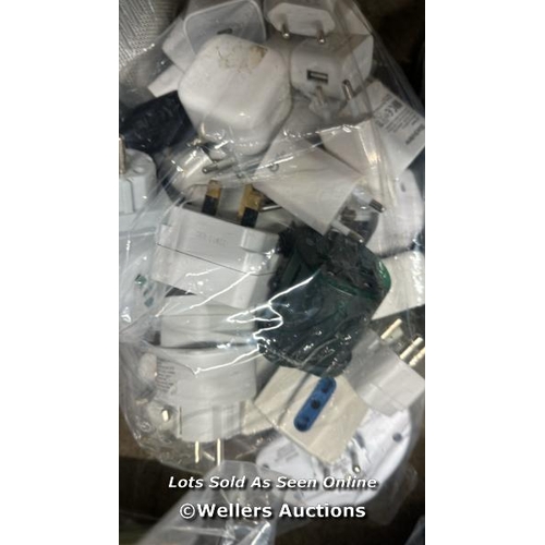 2856 - BAG OF ADAPTERS / G