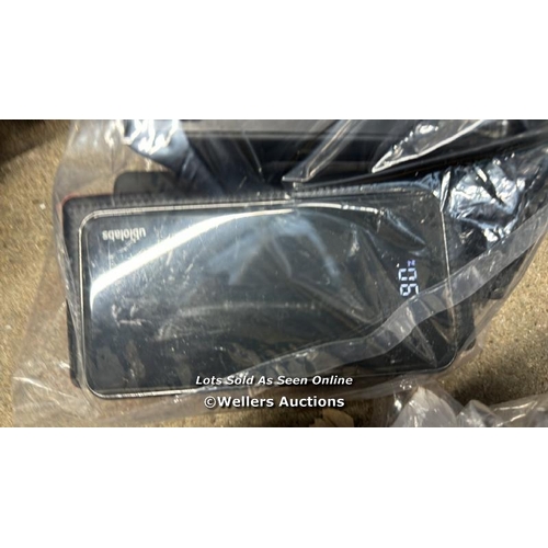 2859 - BAG OF POWER BANKS X5 / G