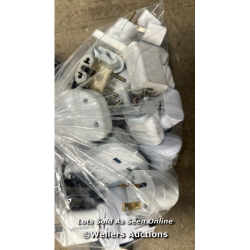 2887 - BAG OF ADAPTERS