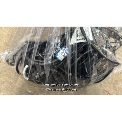 2889 - BAG OF LAPTOPS ADAPTER X4