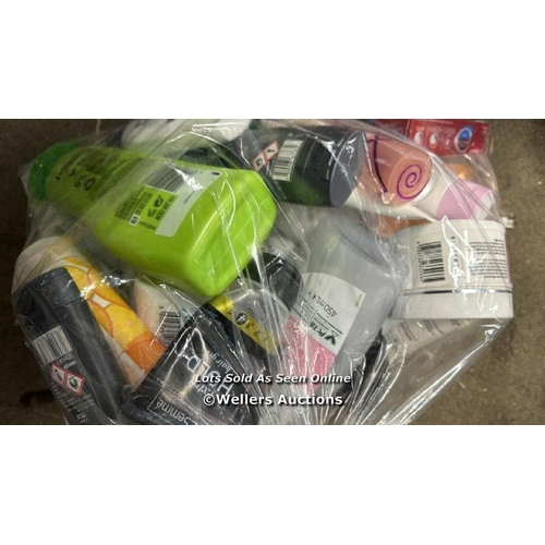 2895 - BAG OF COSMETICS