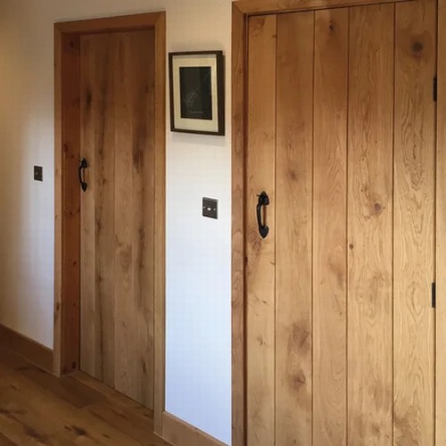 8047 - RRP: £204.99 - JB KIND DOORS RUSTIC OAK LEDGED SOLID INTERNAL DOOR UNFINISHED DOOR SIZE: 198.1CM H X... 