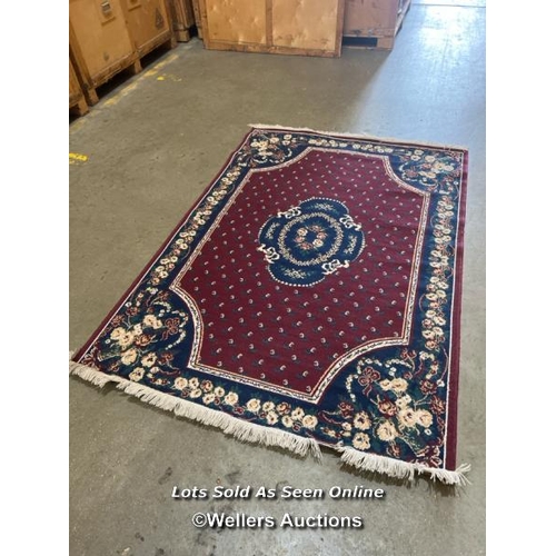 56 - Persian style rug, 158cm x 230cm / Container no. BM000847