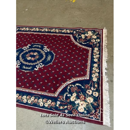 56 - Persian style rug, 158cm x 230cm / Container no. BM000847