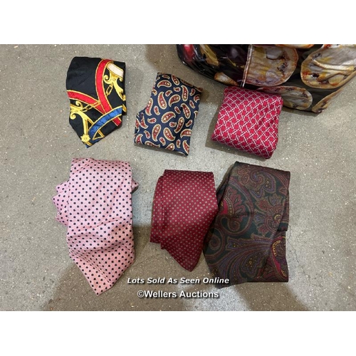 83 - Bag of ties inc. Hermes, Gucci and Dunhill / Container no.  BM000508