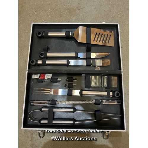 88 - BBQ tool set / Container no.  BM000508