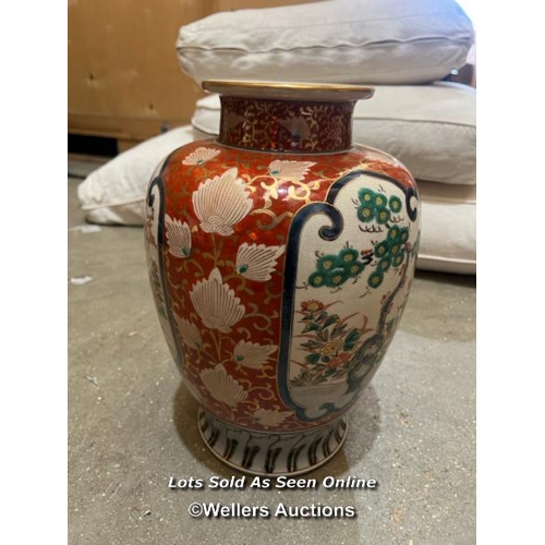 91 - Japanese Imari vase with four makers mark, 40cm (h) / Container no.  BM000508