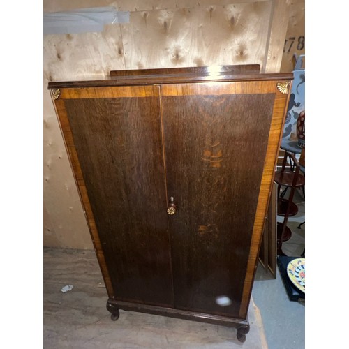 84 - Antique style linen press, 125cm (h) x 71cm (w) x 45cm (d) / Container no.  BM000508