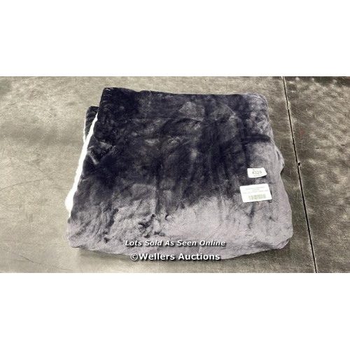 4328 - FAUX FUR ULTIMATE THROW - 60X70 / MINIMAL SIGNS OF USE  / D13