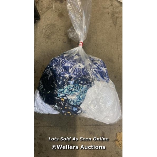 4626 - BAG OF WOMEN CLOTHES