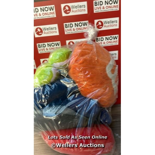 4634 - BAG OF TRAVEL PILLOWS