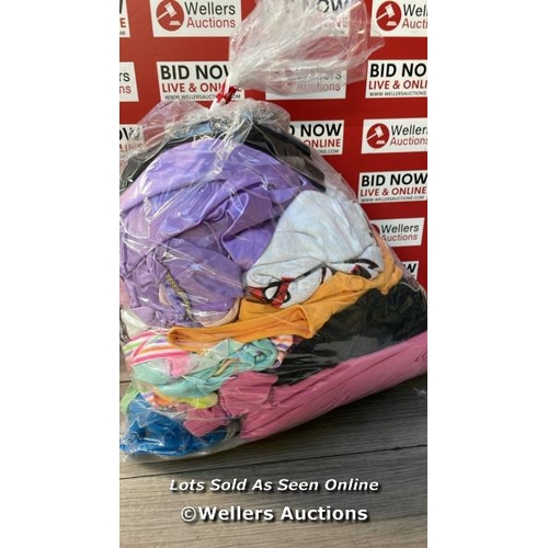 4637 - BAG OF CHILDRENS CLOTHES