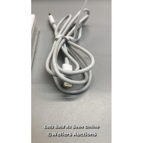 6598 - APPLE USB-C TO LIGHTNING CABLE (1M)  / APPEARS TO BE IN GOOD CONDITION / SEE ALL IMAGES TO ASSIST / ... 